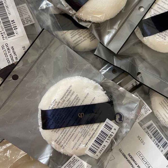 Cle De Peau Translucent Loose Powder Puff 1pcProduct Thumbnail